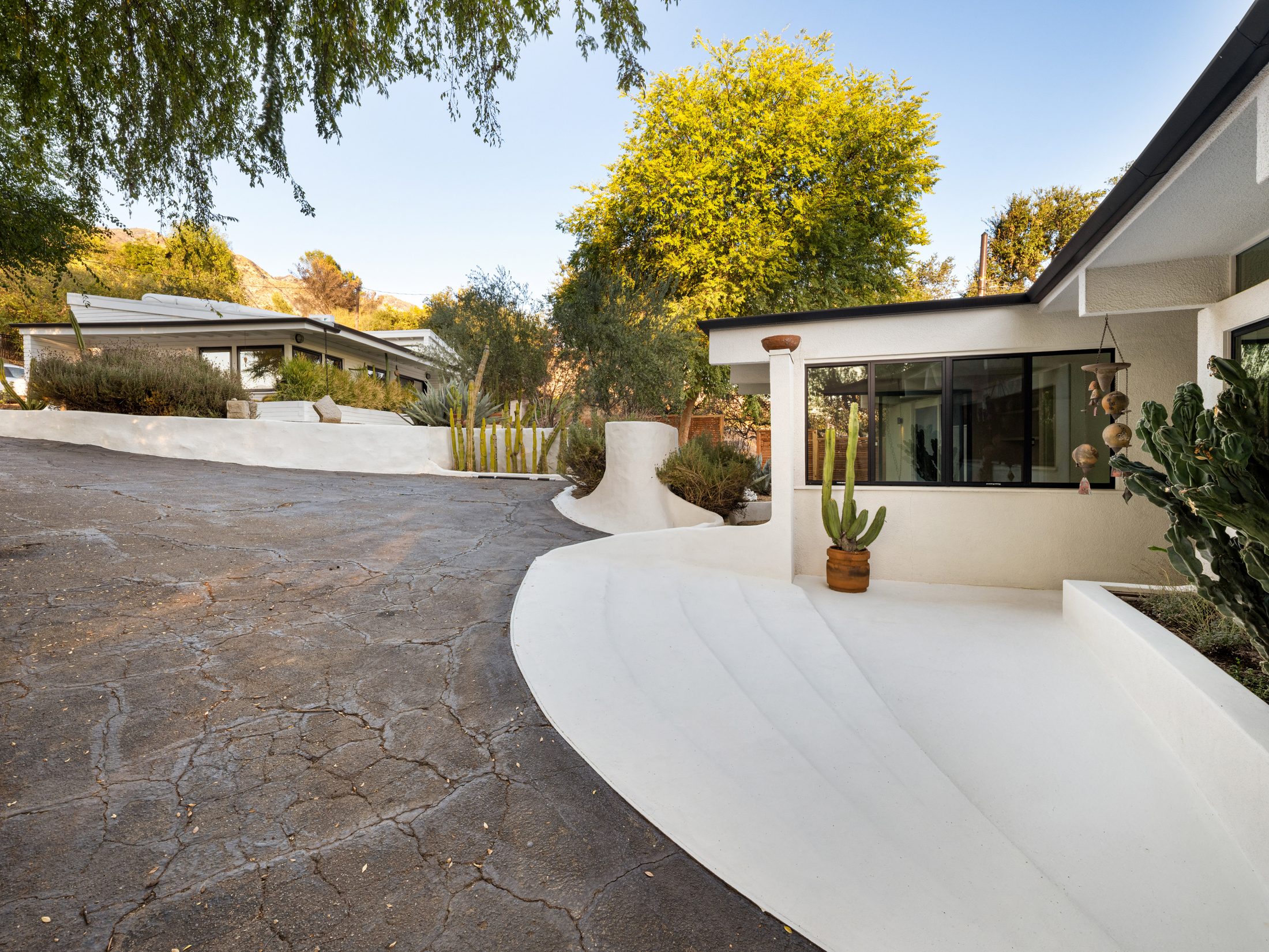 David Green House, entry drive and garden