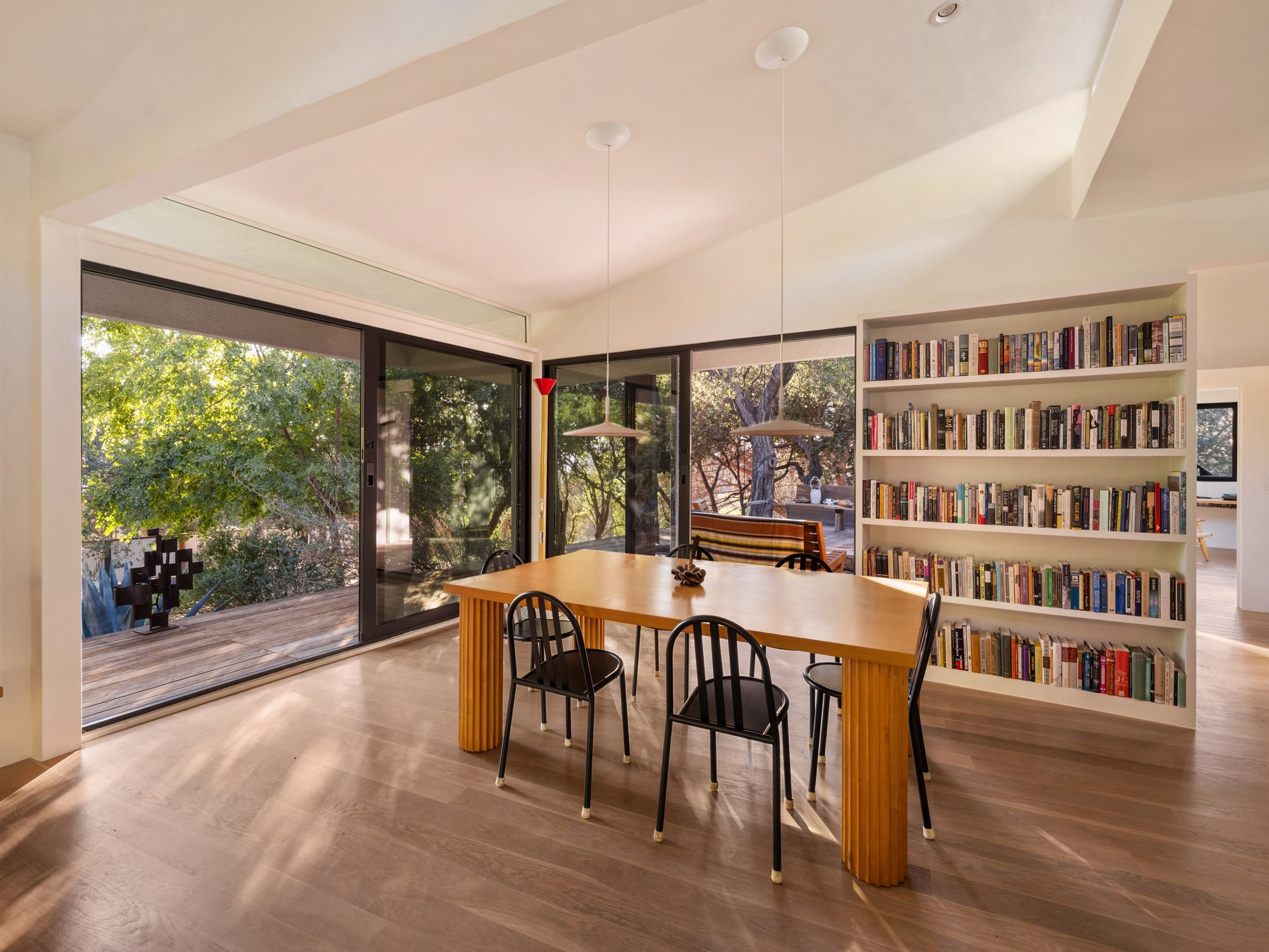 David Green House, dining room with corner glazing