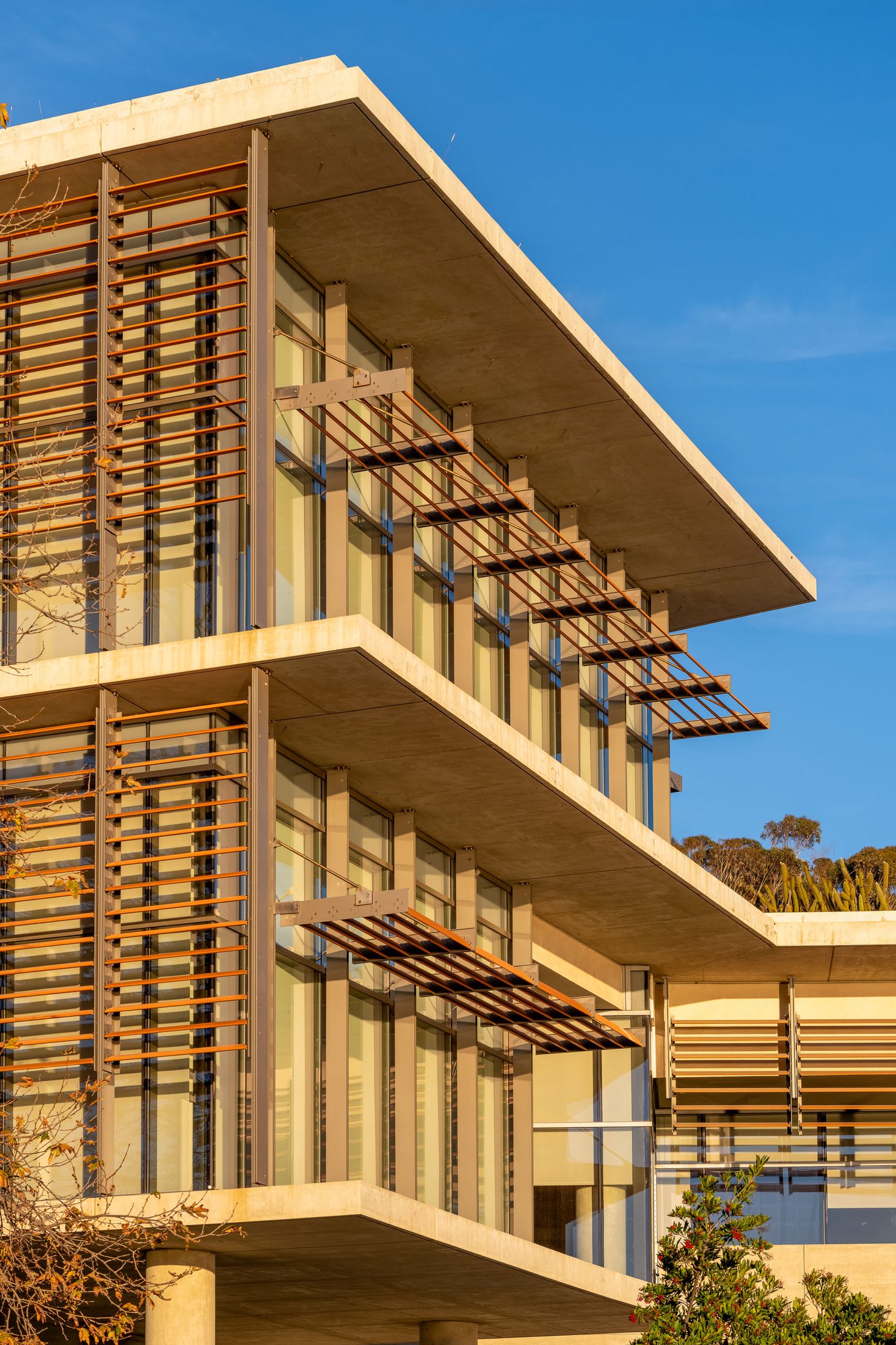 NOAA Southwest Fisheries Science Center, corner louvers