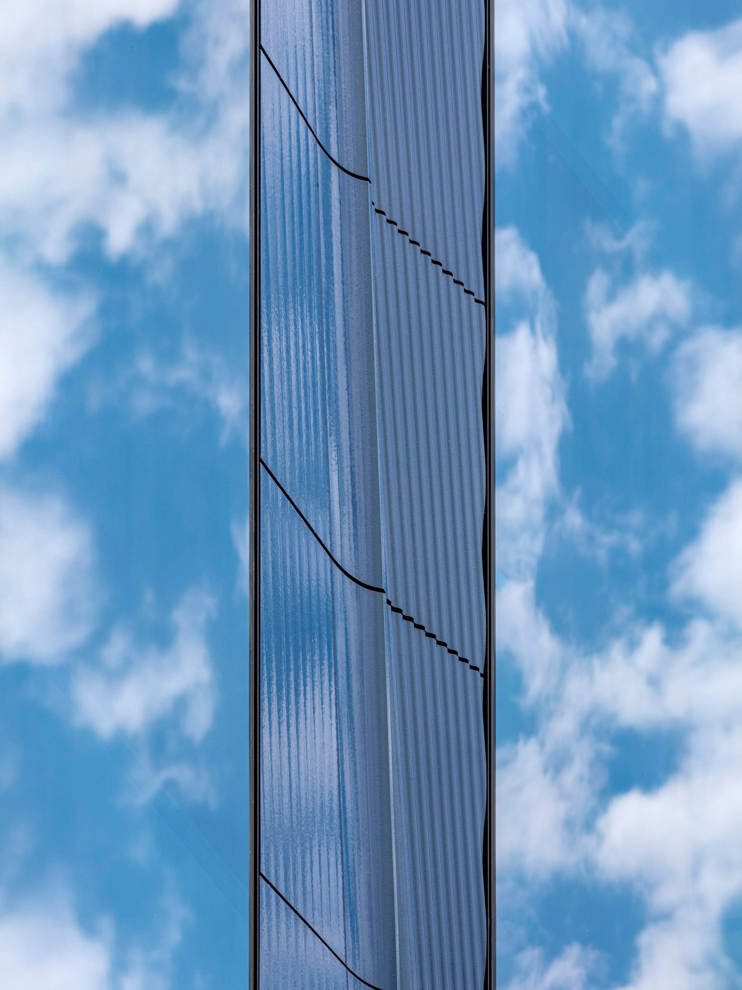 The 105, vertical fin detail